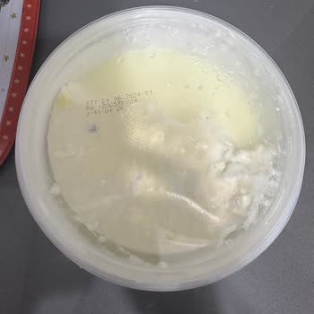 Tire Süt Tire Marka Yoğurt STT Tarihine Çok Olmasına Rağmen Küflendi!