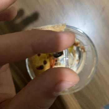 Domino's Pizzadan Cam Parçası Çıktı