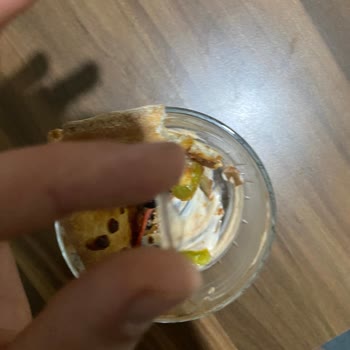 Domino's Pizzadan Cam Parçası Çıktı
