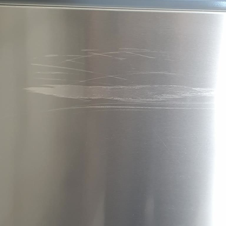 Bosch İnox Buzdolabı Kapak Soyulması