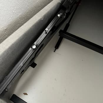 Bir Buçuk Kişilik Yataş Bazası Demiri Ve Suntası Kırıldı!