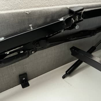 Bir Buçuk Kişilik Yataş Bazası Demiri Ve Suntası Kırıldı!