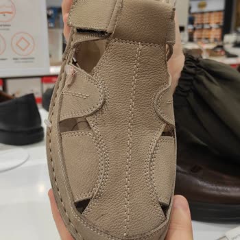 FLO Çalışanın Polaris Ayakkabıdaki Etiket Oyunu