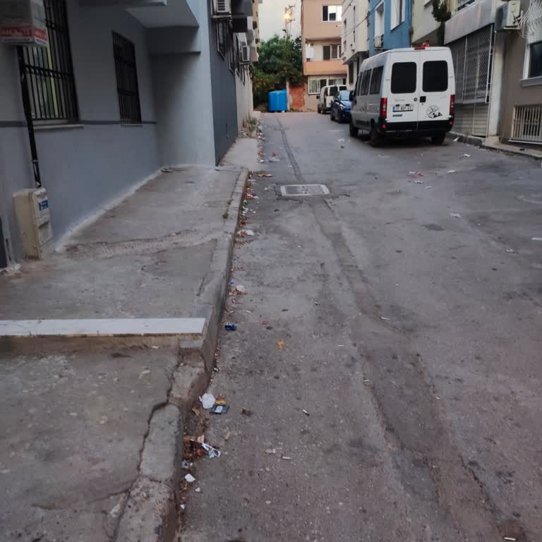 Buca Belediyesi Yıldız Mahallesi Hindistan Sokakları Gibi, Her Yer Çöp!