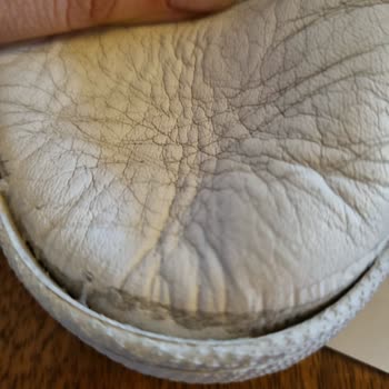 Elle Ayakkabı 1 Haftada Çöp Oldu.