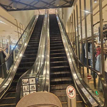 Nata Vega AVM Koton Çocuk Bölümü Bebek Arabası Girmiyor