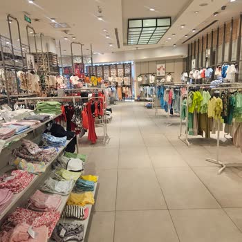 Nata Vega AVM Koton Çocuk Bölümü Bebek Arabası Girmiyor