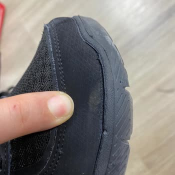 Skechers Mağazasından Cevap Bekleyen Kusurlu Ayakkabı Sorunu!