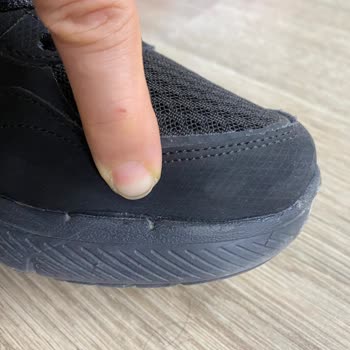Skechers Mağazasından Cevap Bekleyen Kusurlu Ayakkabı Sorunu!