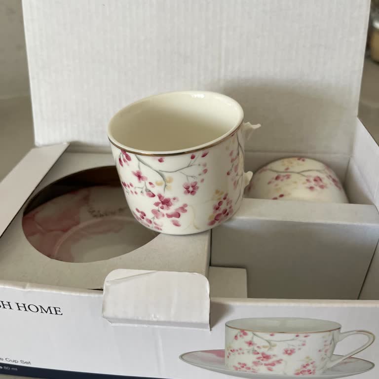 English Home Kırılan Üründen Para Alıyor