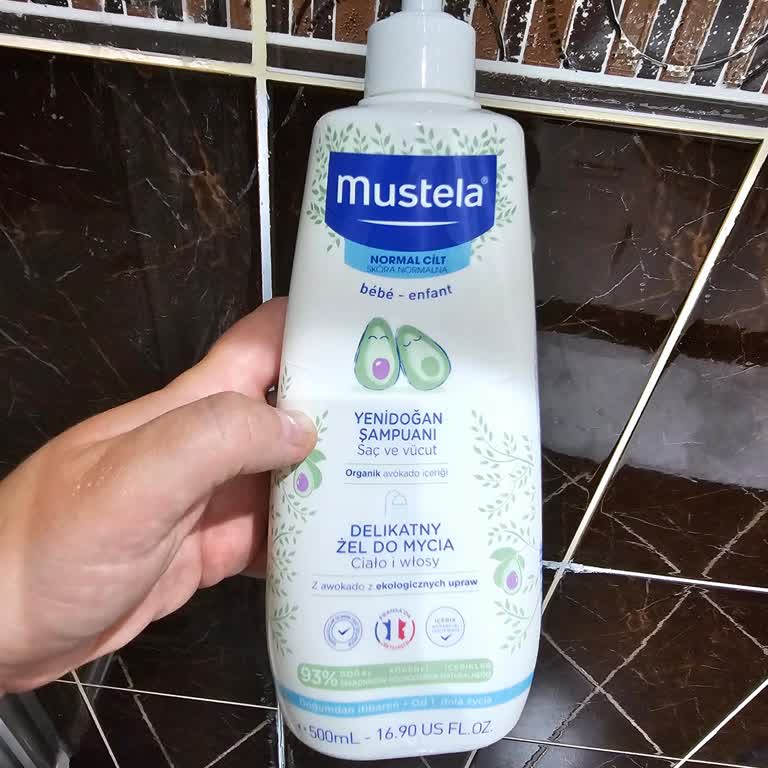 Mustela Yenidoğan Şampuanı Göz Yakıyor