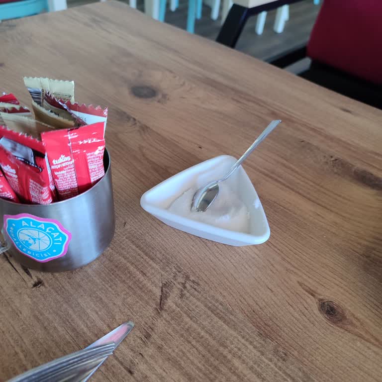 Alaçatı Muhallebicisi Yüksek Ücret Ve Düşük Kalite Hizmet Deneyimi