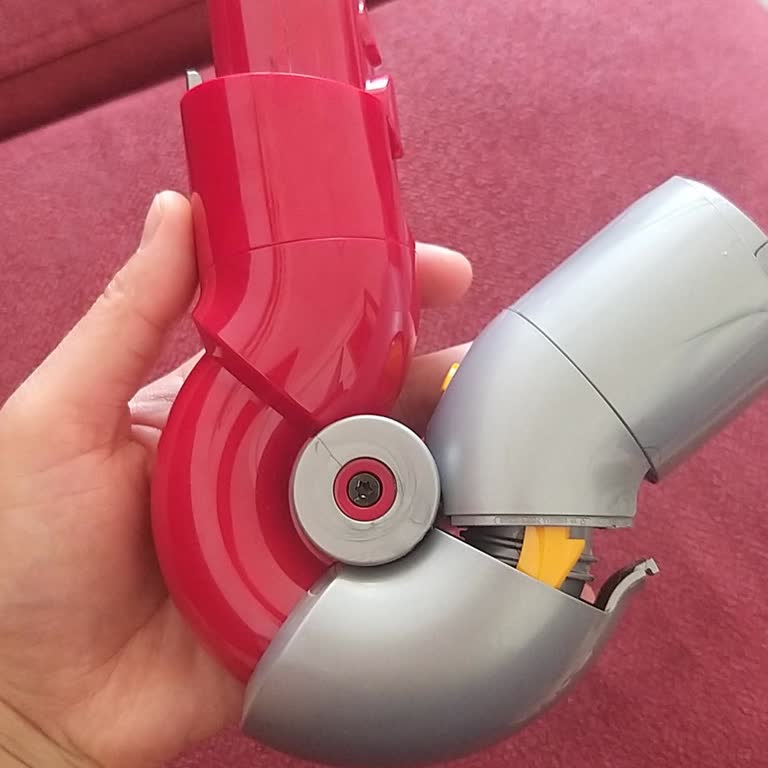 Dyson V12 Dirsek Problemi