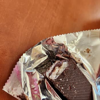 Eti Gıda Paketten Isırılmış Çıkan Eti Karam