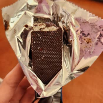 Eti Gıda Paketten Isırılmış Çıkan Eti Karam