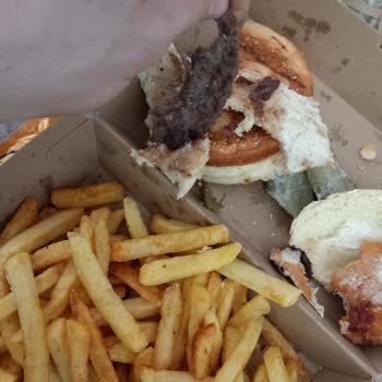 Burger Yiyelim Bozuk Ürünler Yenmez