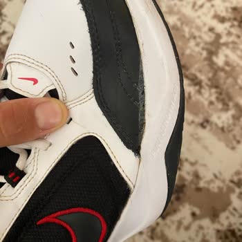Nike Air Monarch Ayakkabı 5. Giyişte Dağıldı Ve Çok Gıcırtı Sesi Var