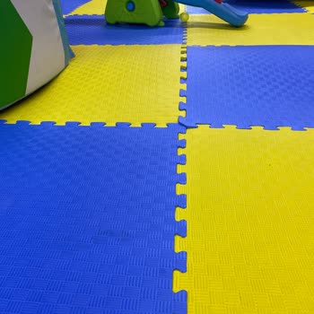 Playland Marintürk Klimalar Çalışmıyor Ve Zemin Bozuk