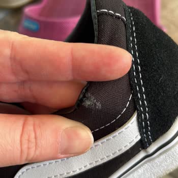 Vans Ayakkabımın 2. Kez Giyilmede Bilek Kısımlarının Yırtılması.