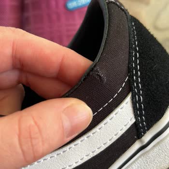 Vans Ayakkabımın 2. Kez Giyilmede Bilek Kısımlarının Yırtılması.