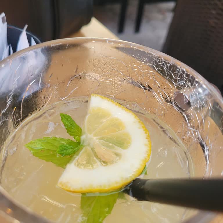 Luna Garden Cafe (Antalya) Kırık Bardak Kötü Hizmet