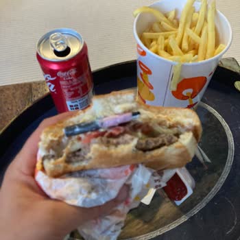 Burger King Hamburgerden Kalem Çıkması