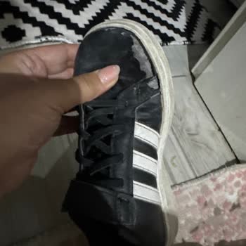 adidas Ürünlerde Yanlarda Patlama Deri Soyulması