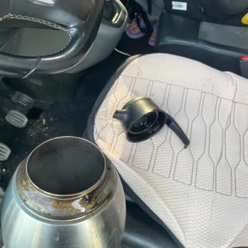 Penguen Home Penguen Marka Termos İçi Dolu İken İken Aracın İçine Döküldü