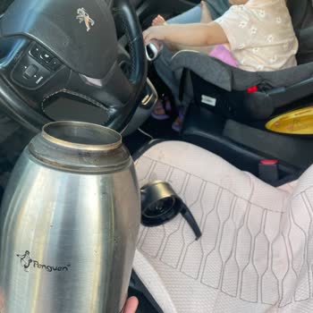 Penguen Home Penguen Marka Termos İçi Dolu İken İken Aracın İçine Döküldü