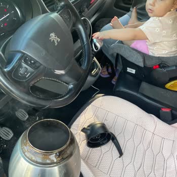 Penguen Home Penguen Marka Termos İçi Dolu İken İken Aracın İçine Döküldü