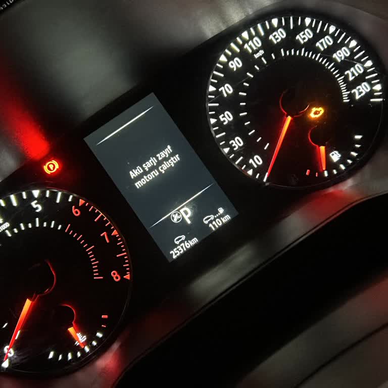 Renault Clio 5 Elektrik Arızası Akü Şarj Edin Uyarısı Geldi