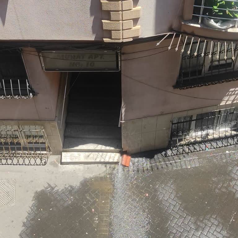 İSKİ Şikayeti 12 Saattir Su Akıyor