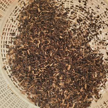 BİM Market Çaydan Çöp Çıkması