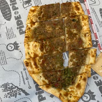 İzmir Pide By Pide'nin Yapmış Olduğu Kıymalı Pidesi Ve Kaşarlı Pidesi