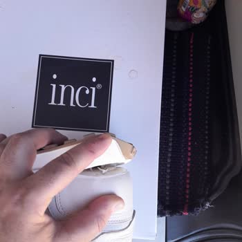 FLO Ayakkabı Spor Ayakkabı Kalitesizliği Şikayeti