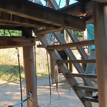 Sancaktepe Belediyesi Parklar Tehlikeli Tahta Çökmüş