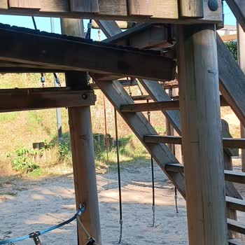 Sancaktepe Belediyesi Parklar Tehlikeli Tahta Çökmüş