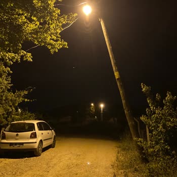 Alo 186 BEDAŞ Çağrı Merkezi Elektrik Direği Yıkılmak Üzere