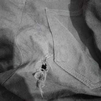 LC Waikiki Alınan Malin Çabuk Yırtılması Yardımcı Olunmaması.