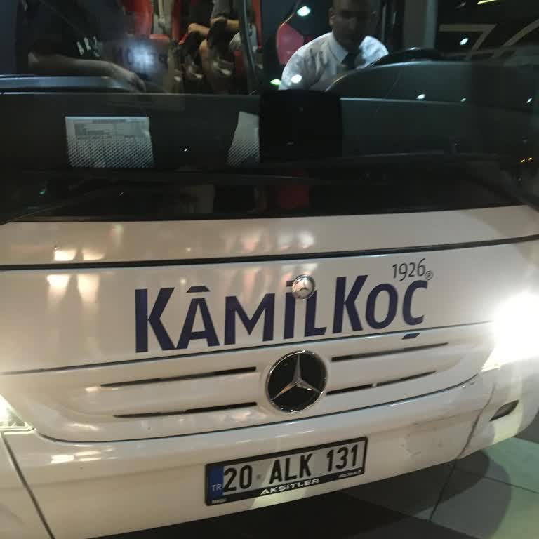 Kamil Koç Şoförü Araçtan İndirmek İçin Ekstra Para Talep Etti