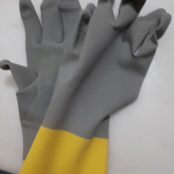Koroplast Eldivende Parmak Uçlarında Yapışma Sorunu