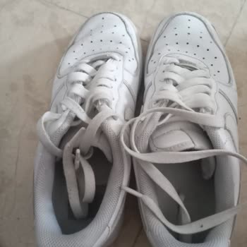 Nike Ayakkabı Üst Yüzeyi Ve Tabanları Resmen Dağıldı Yamuldu.