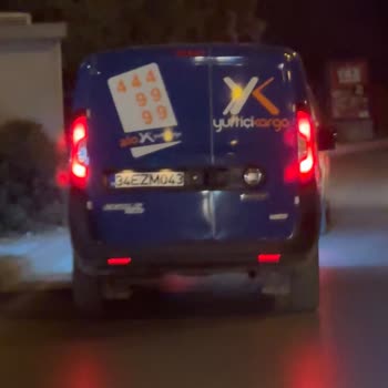 Tehlikeli Araç Kullanan Makas Atan, Sıkıştıran Yurtiçi Kargo Şoförü!