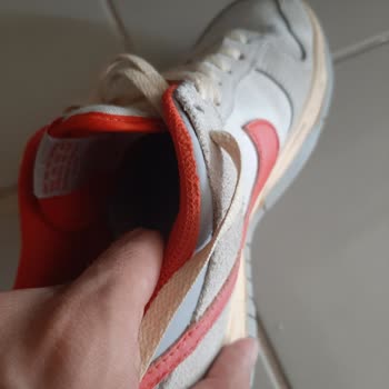 Sneaks Up Müşteri İlgisizliği Ve Arkasında Durmama