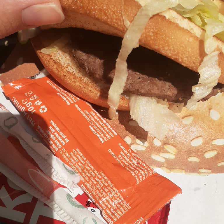 McDonald's Eksik Süsleme Yapılmış