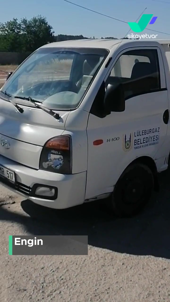 Lüleburgaz Belediyesi Trafiği Engelleyen Belediye Aracı videonun kapak resmi