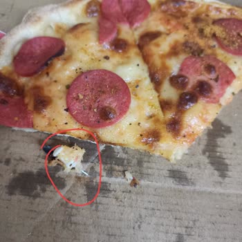 Trendyol Pizzanın İçinden Çivi Çıktı