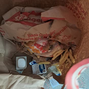 Burger King Sipariş Dağılmış Ezilmiş Şekilde Geldi