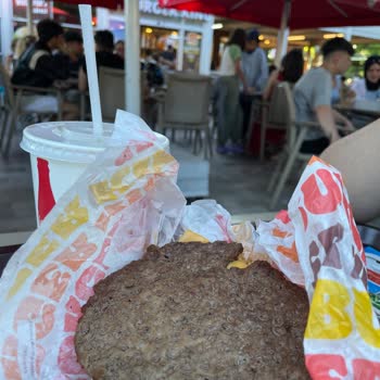 Burger King Bakınca Dahi Midemizi Bulandıran Hamburger Köftesi