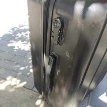 AJet (Anadolu Jet) Kırık Valiz Ve İlgisiz Müşteri Hizmetleri: Çözüm Bekliyorum!